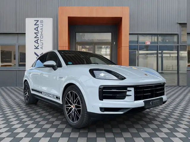 Porsche Cayenne view 3