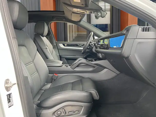 Porsche Cayenne view 5