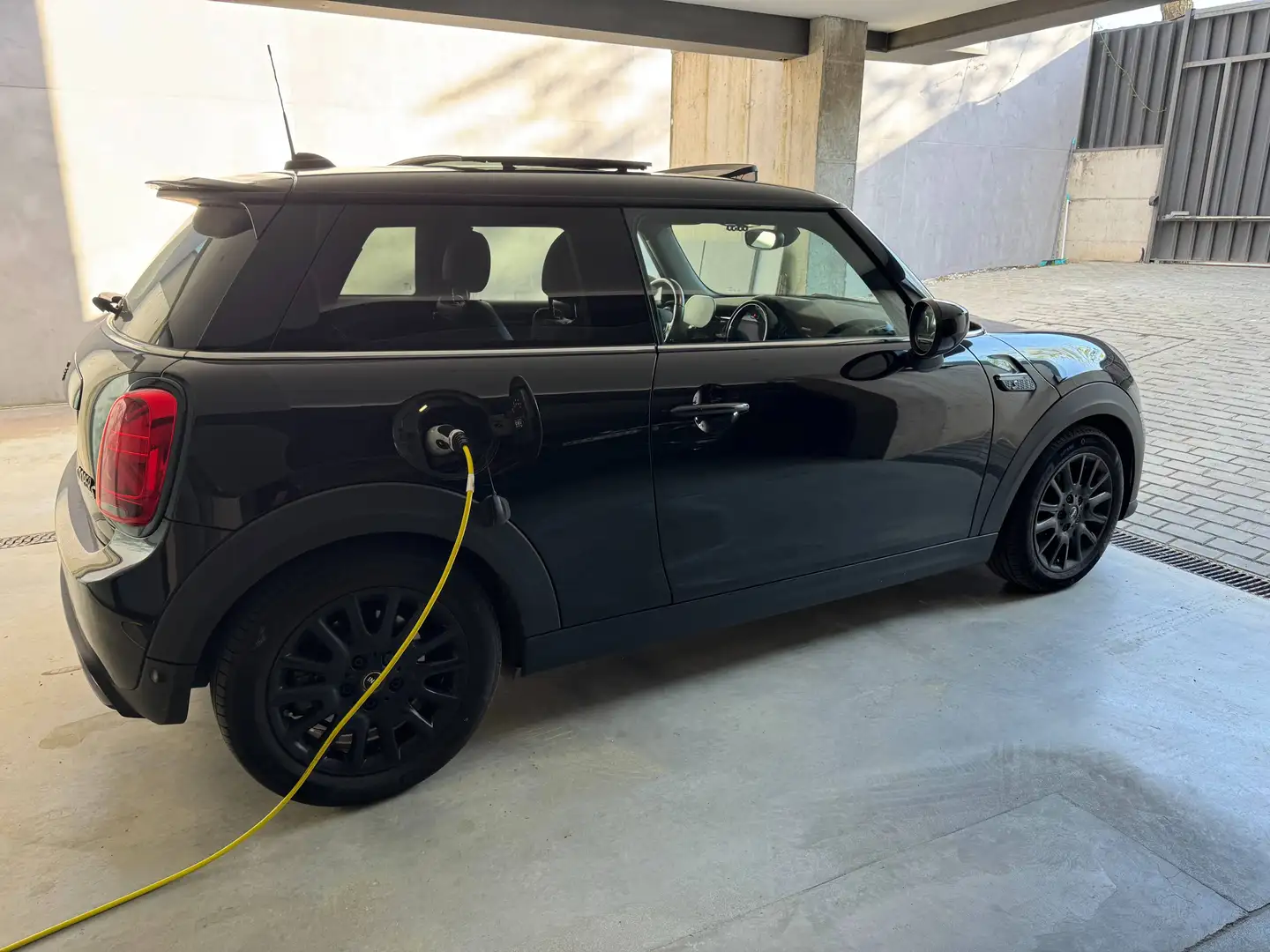 MINI Cooper SE Negro - 2