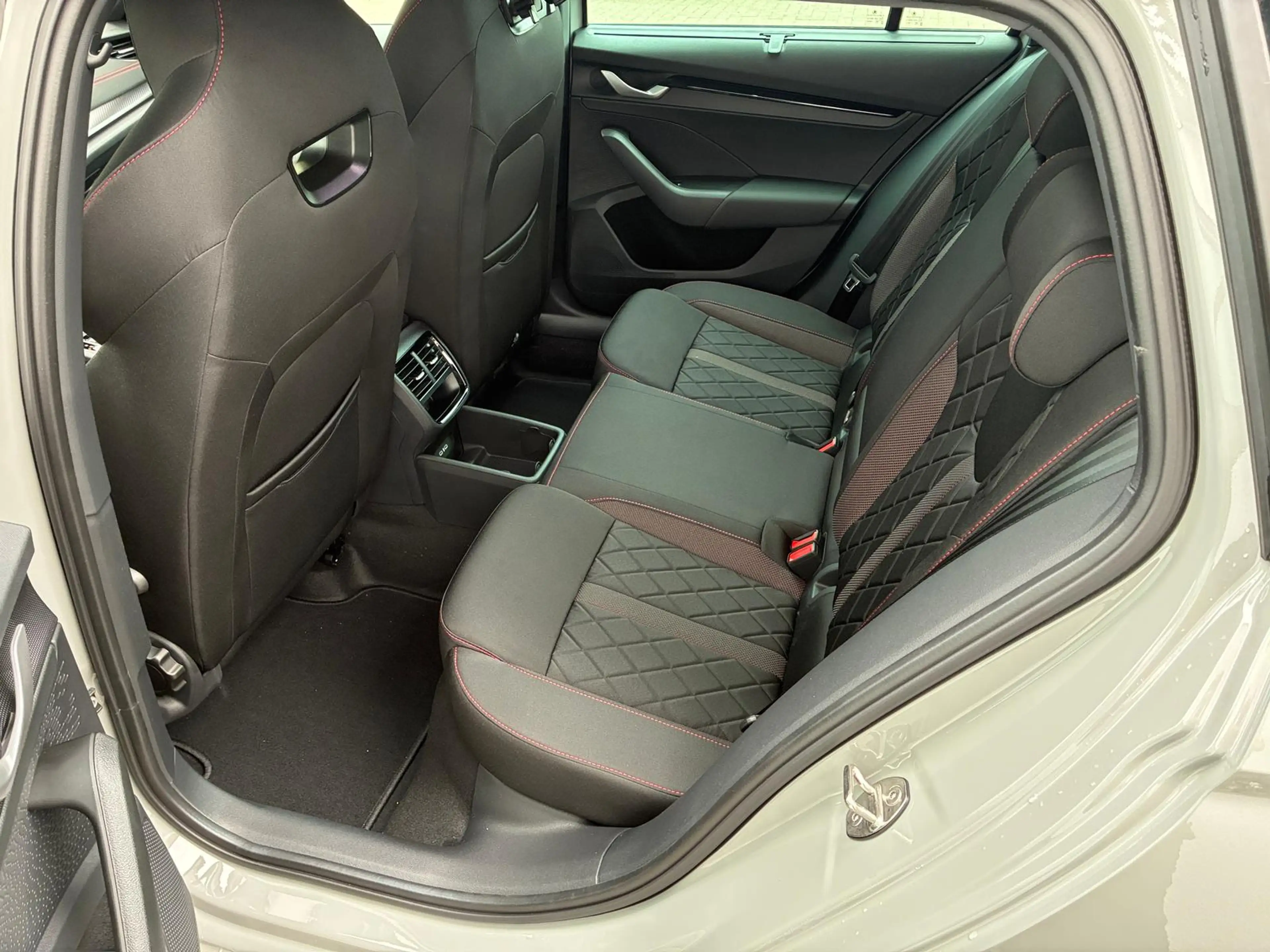 Skoda Octavia RS 2.0TSI DSG MATRIX ACC NAVI KAMERA AHK — photo 26