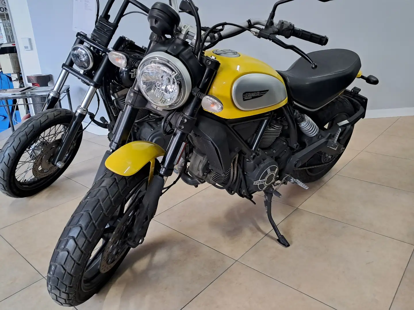 Ducati Scrambler Galben - 1