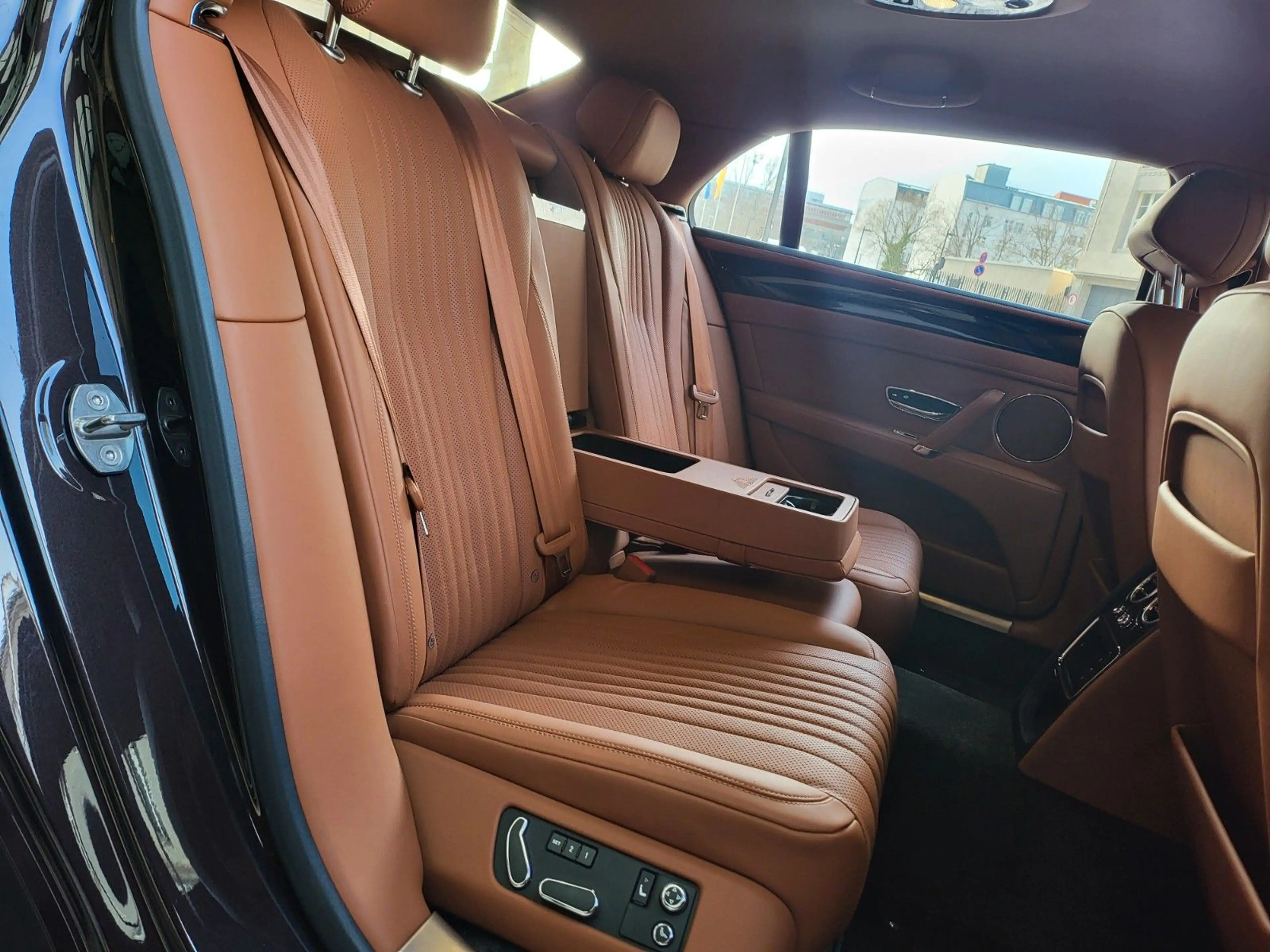Bentley Flying Spur V8S=528PS+NEW+VOLL+MASSAGE+RARE — photo 13