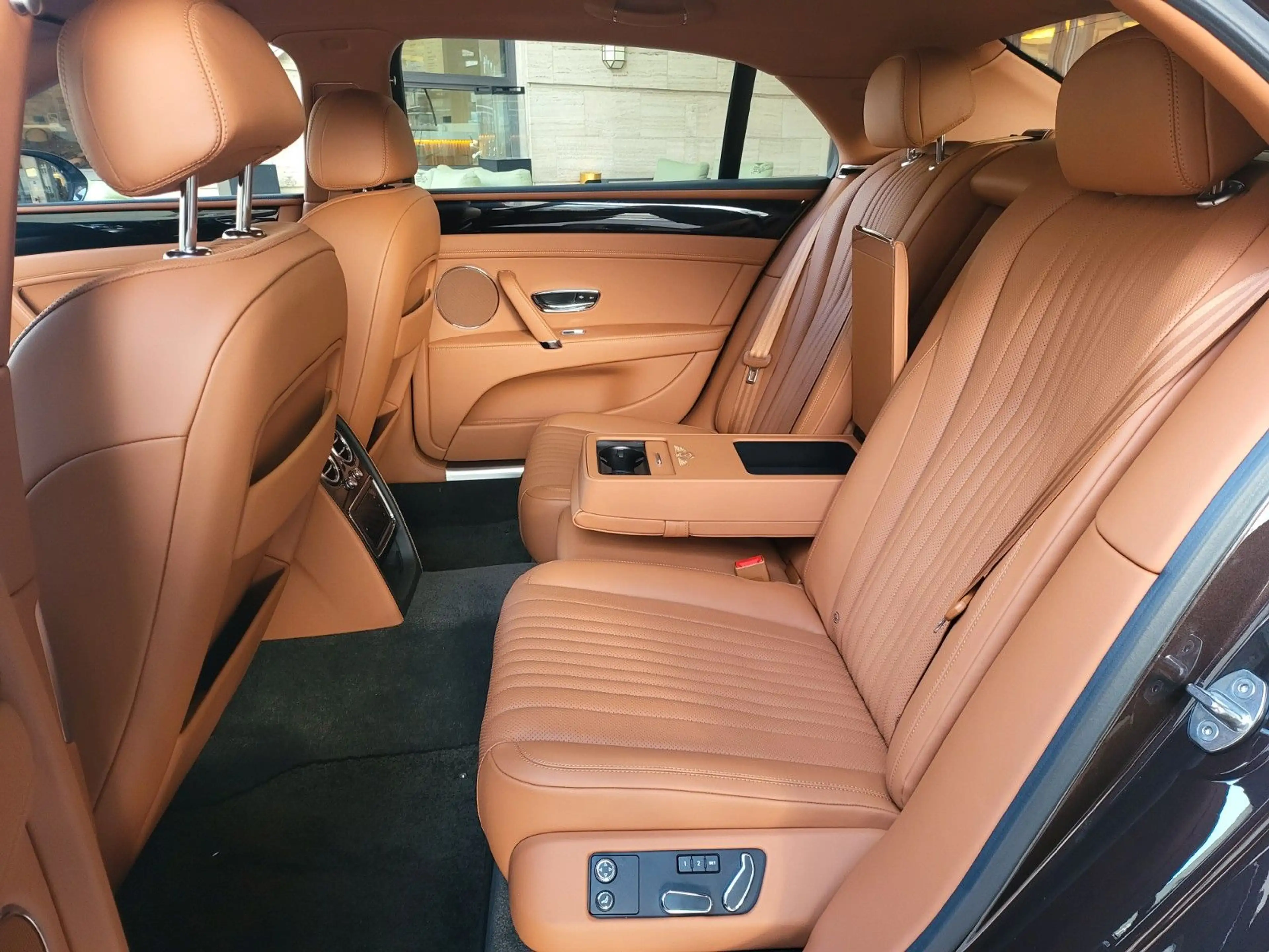 Bentley Flying Spur V8S=528PS+NEW+VOLL+MASSAGE+RARE — photo 12