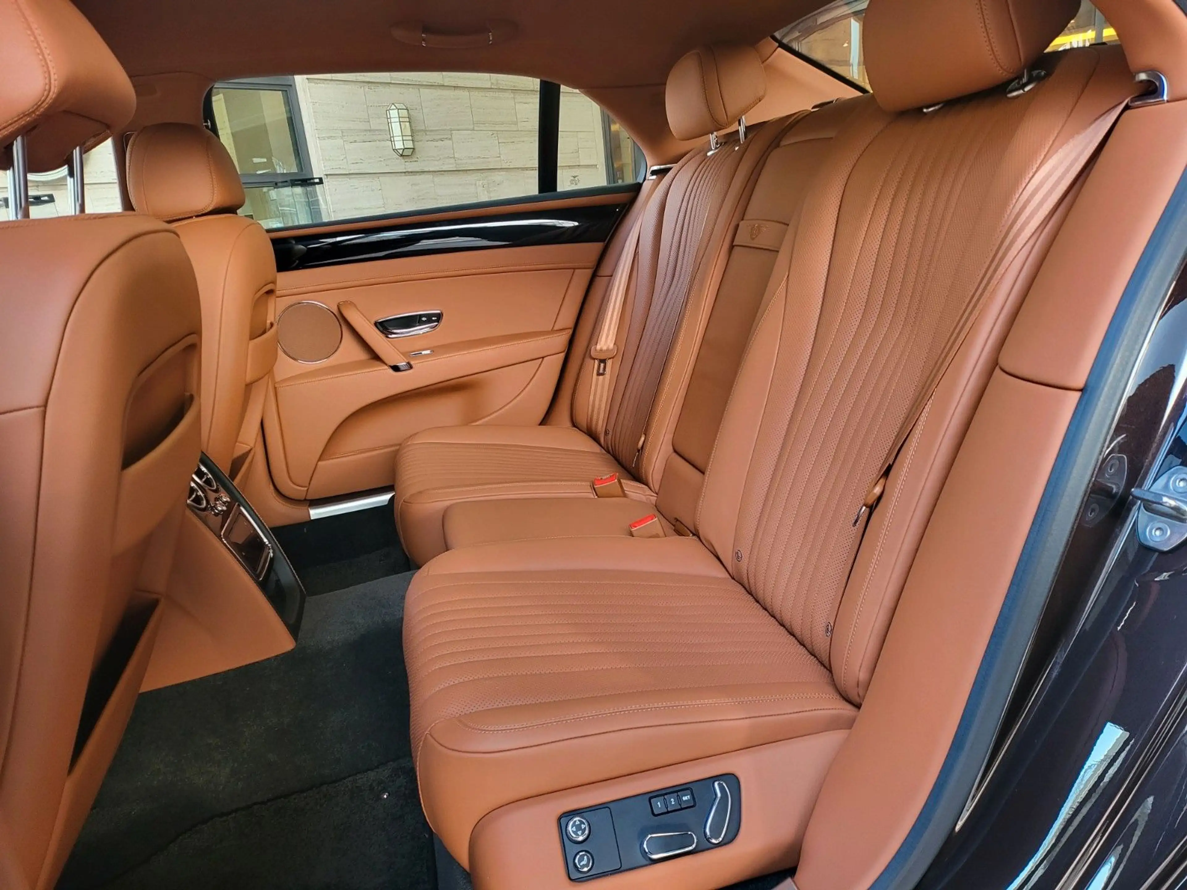 Bentley Flying Spur V8S=528PS+NEW+VOLL+MASSAGE+RARE — photo 11