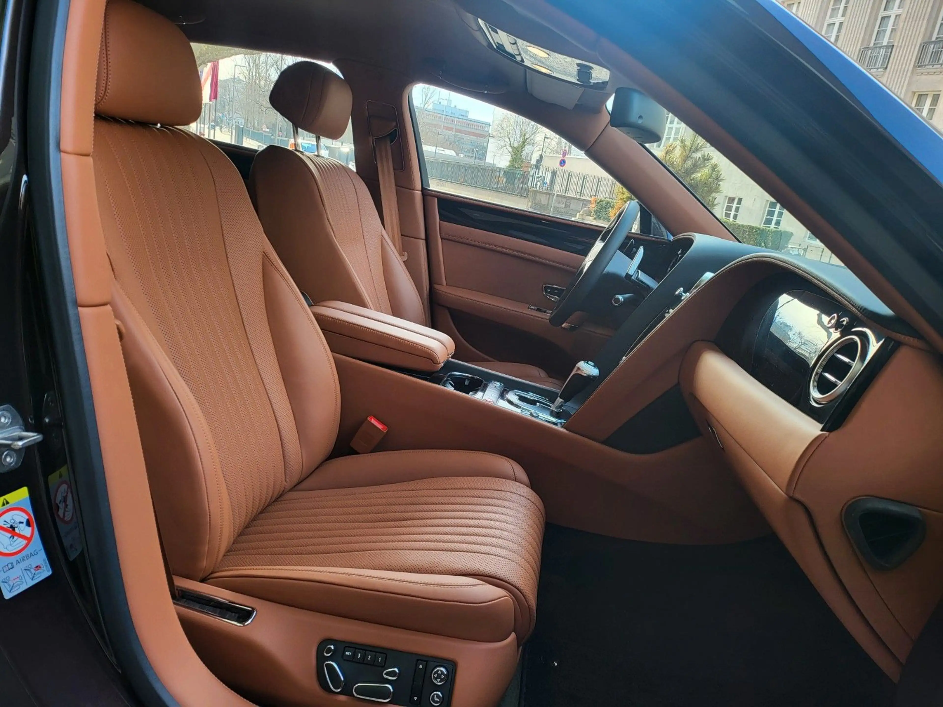 Bentley Flying Spur V8S=528PS+NEW+VOLL+MASSAGE+RARE — photo 15