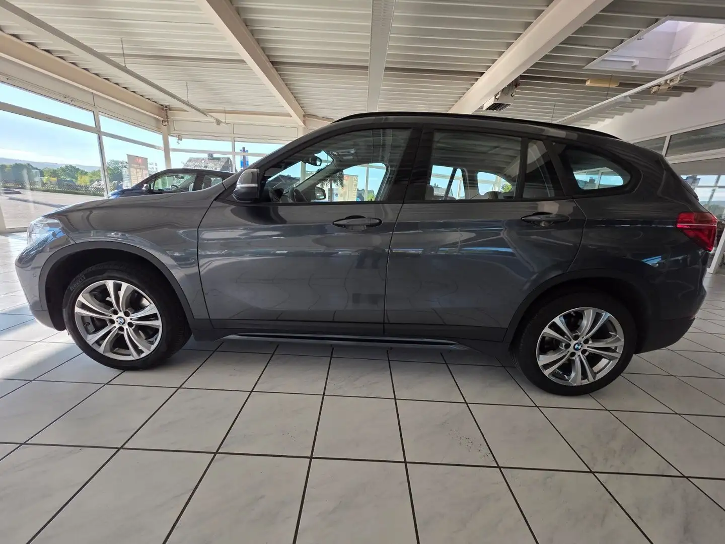 BMW X1 xDrive 20 i Sport Line PDC,HiFi, LED, SHZ,Pan Gris - 2