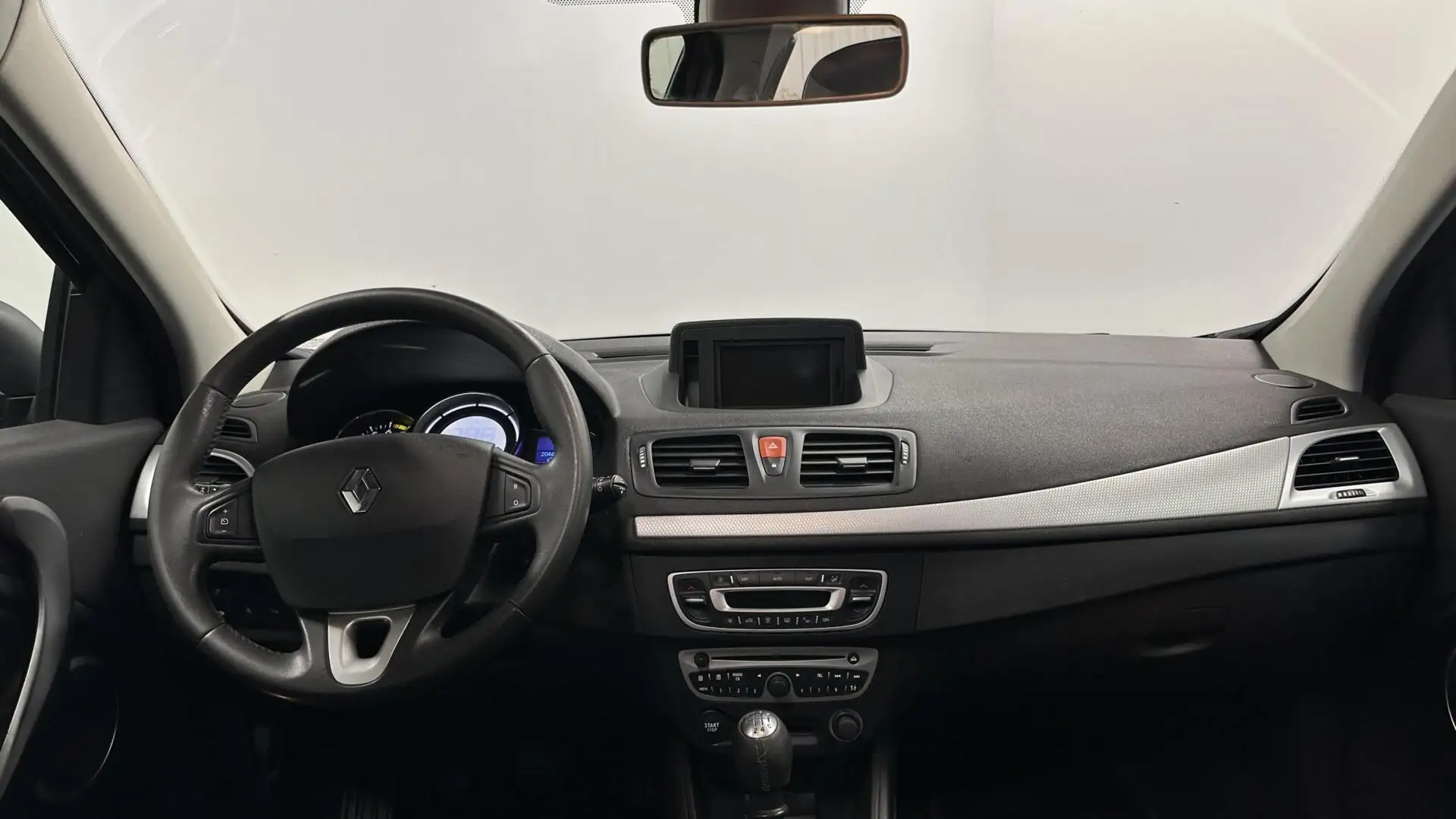 Renault Megane Estate 1.6 Dynamique NAVI ECC TREKHAAK PANO Schwarz - 2