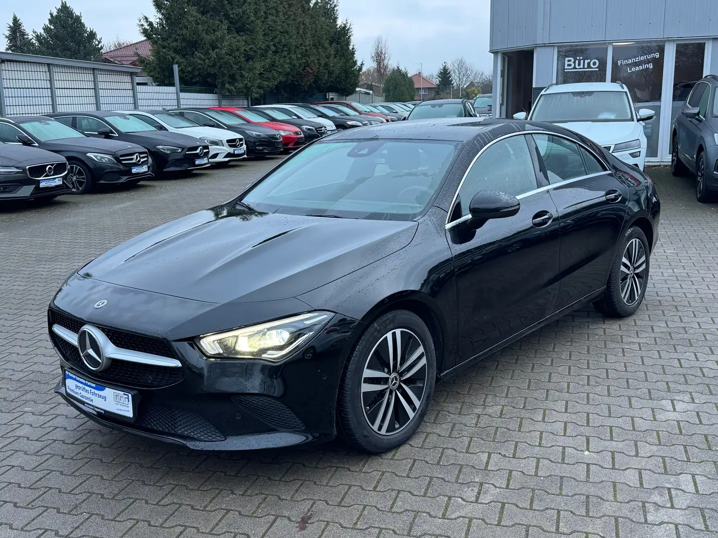 Mercedes-Benz CLA 200 d Limousine 8G-DCT *Finanzierung möglich Schwarz - 1
