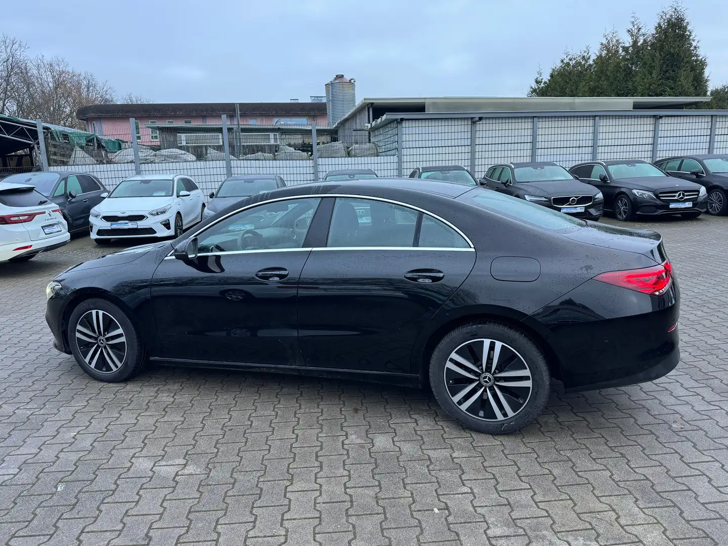 Mercedes-Benz CLA 200 d Limousine 8G-DCT *Finanzierung möglich Schwarz - 2