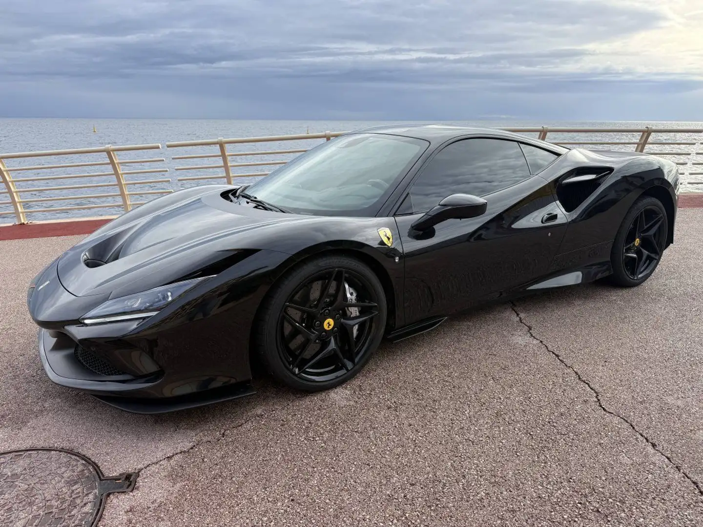 Ferrari F8 Tributo Schwarz - 2