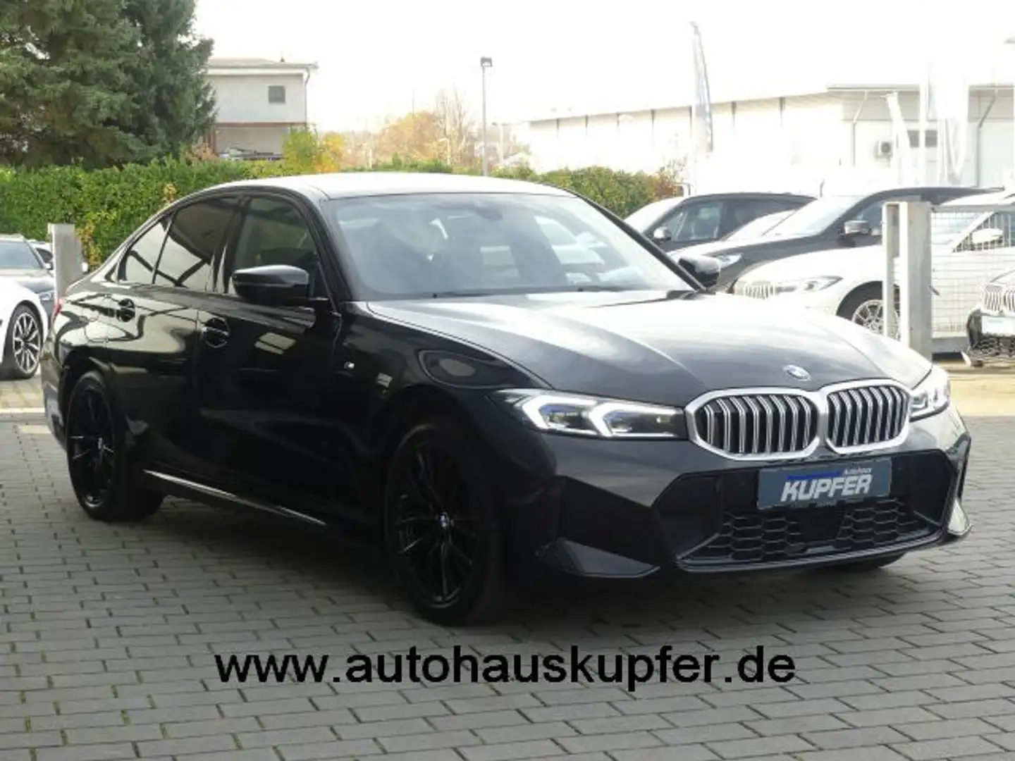 BMW 320 ix Drive M Sportp. ACC AdLED°AHK-elSitz°M18 Schwarz - 2