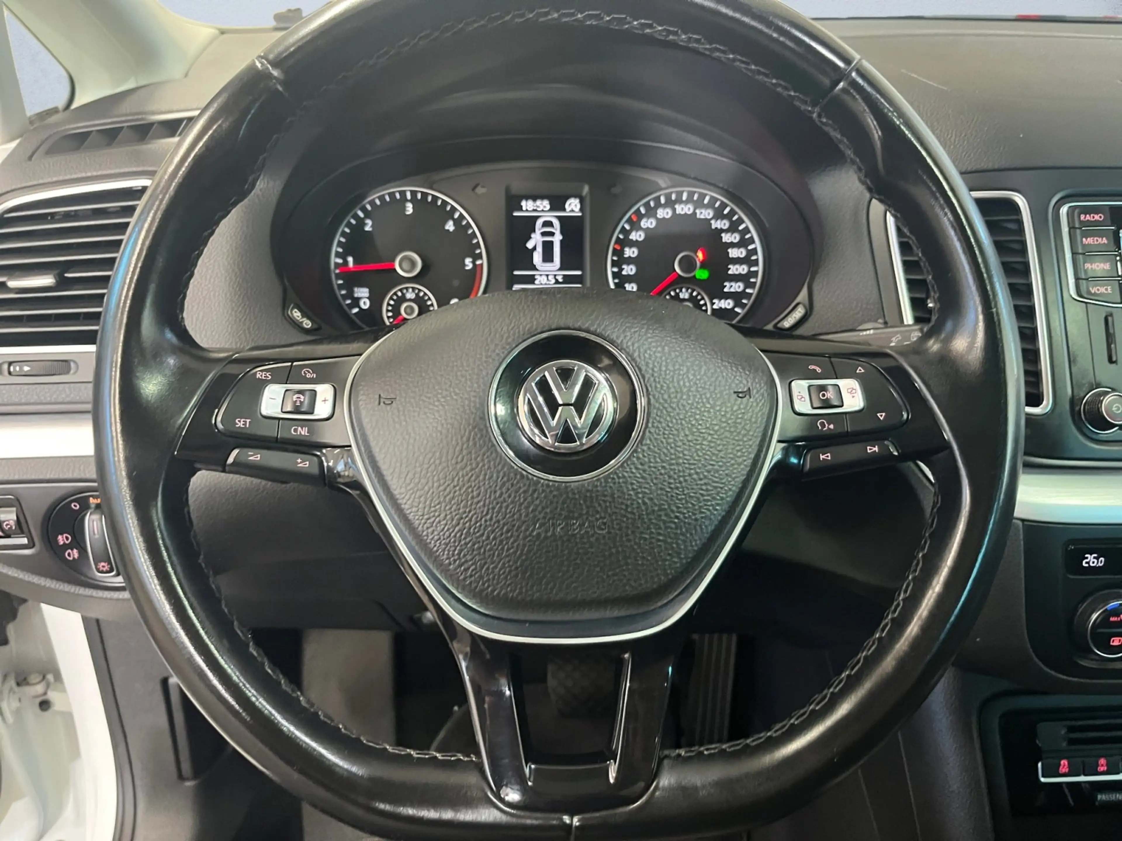 Volkswagen Sharan 2.0 TDI BMT Comfortline ACC AHK Navi Pano — photo 9