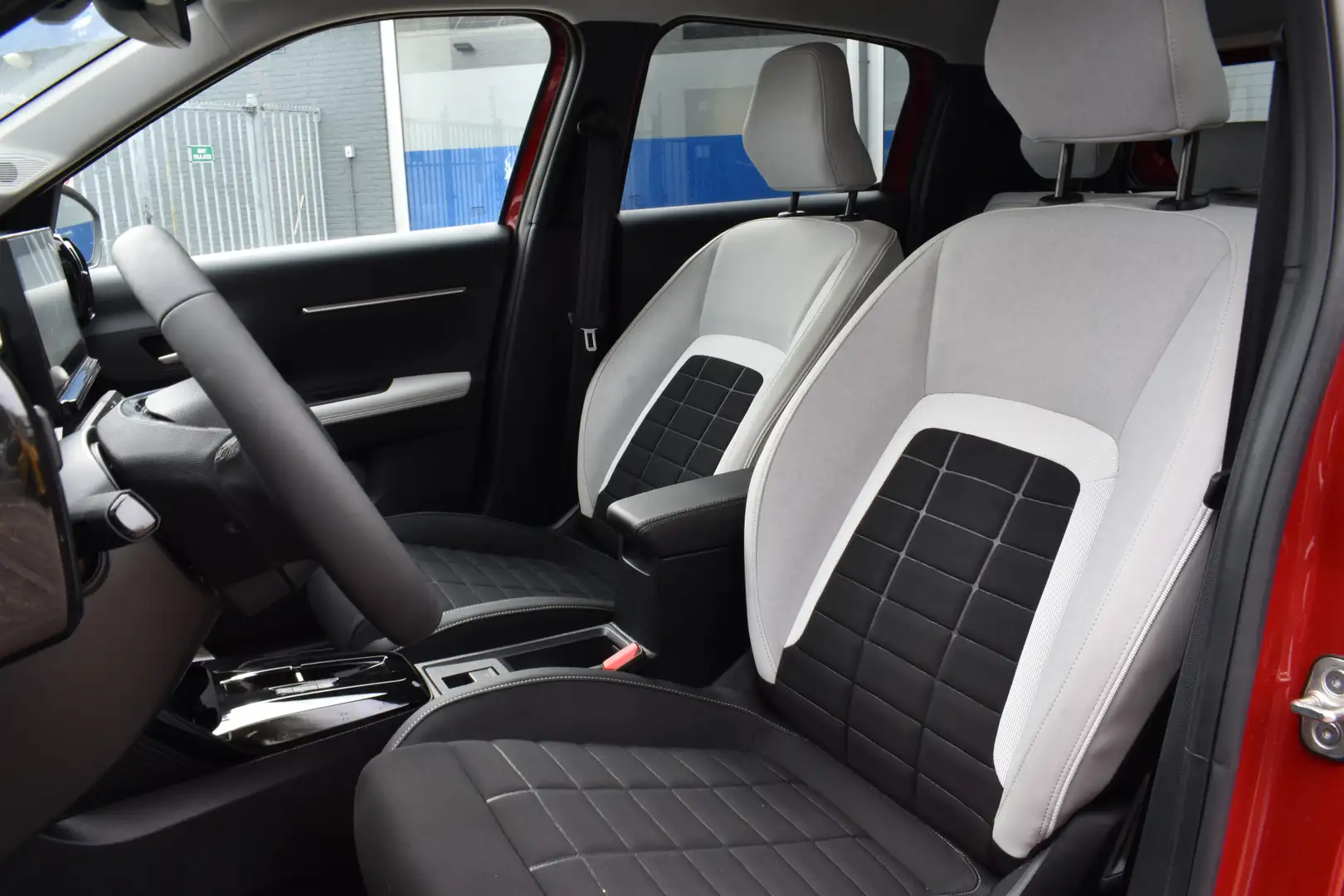 Citroen E-C3 Max 113pk Comfort Range 44 kWh Navigatie | Airco | Rot - 2