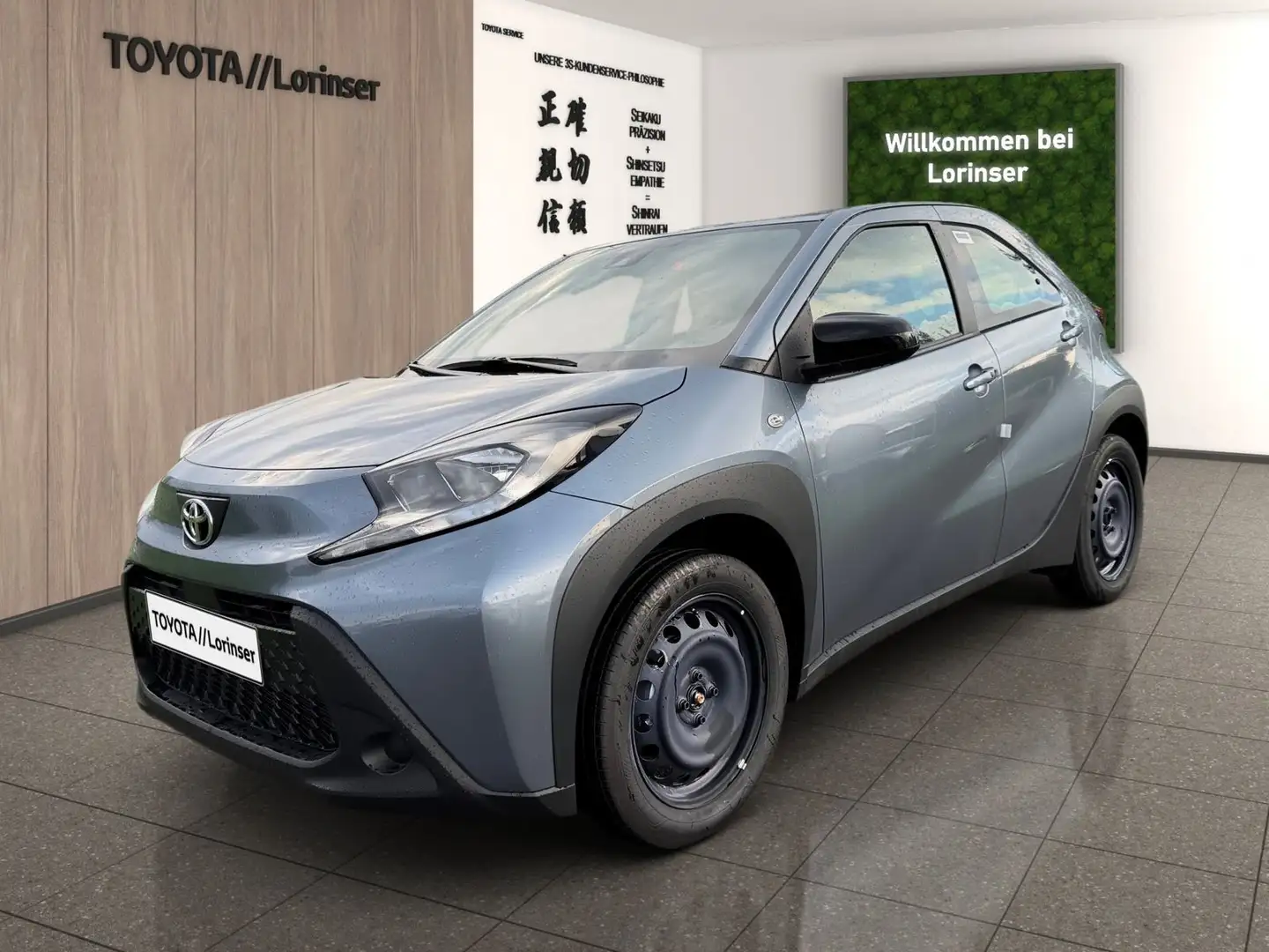 Toyota Aygo 1.0 Business Edition Kam.+KlimaA+PDC+SHZ Grau - 2