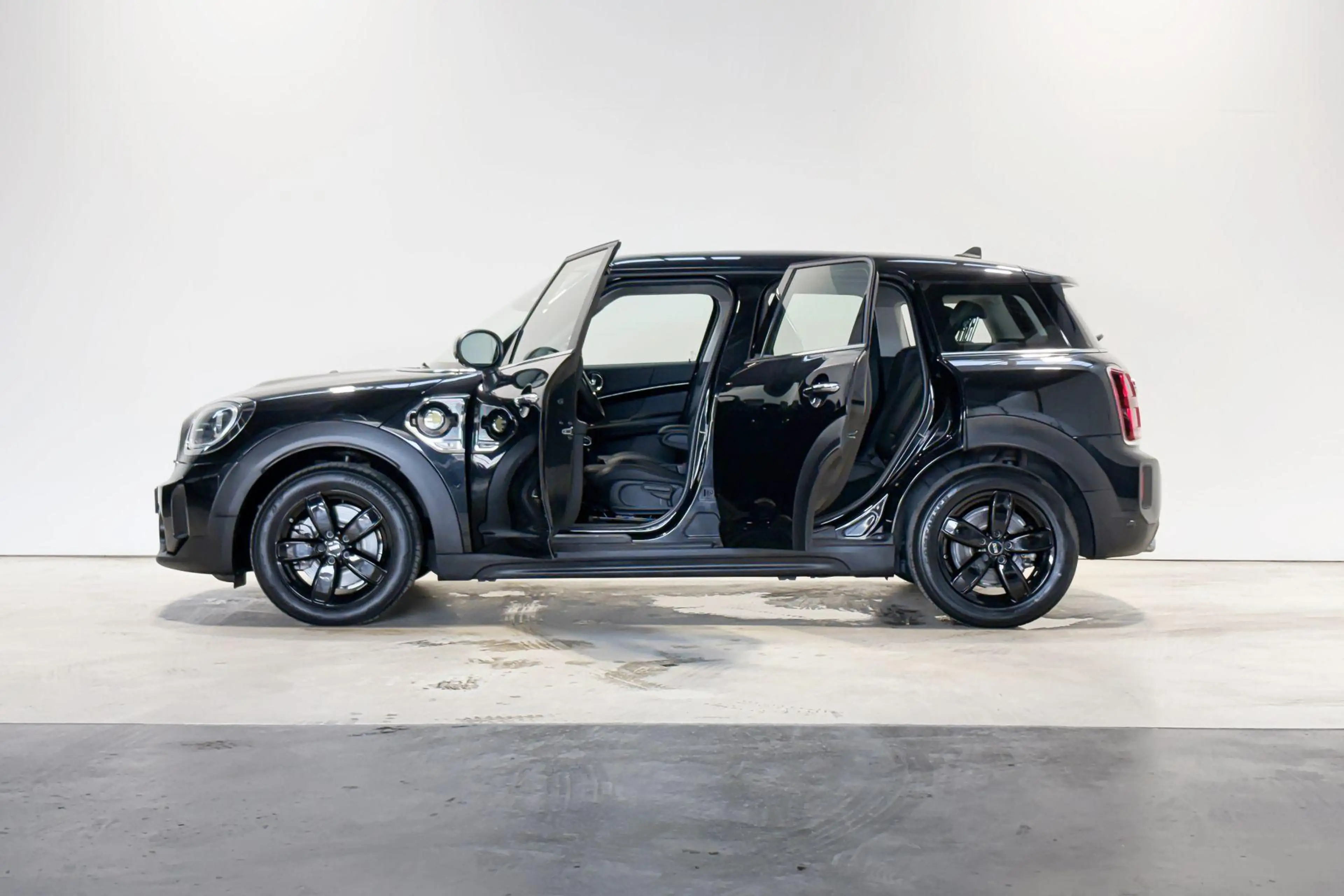 MINI Cooper SE Countryman ALL4 Classic — photo 4