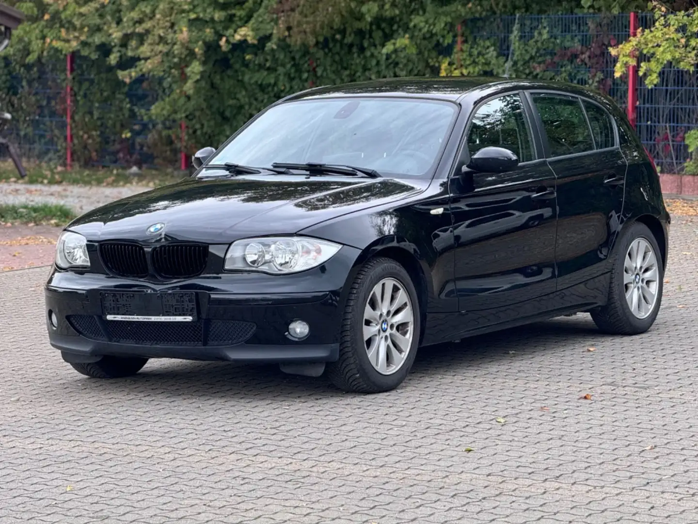 BMW 116 i *KLIMA *PDC Schwarz - 1