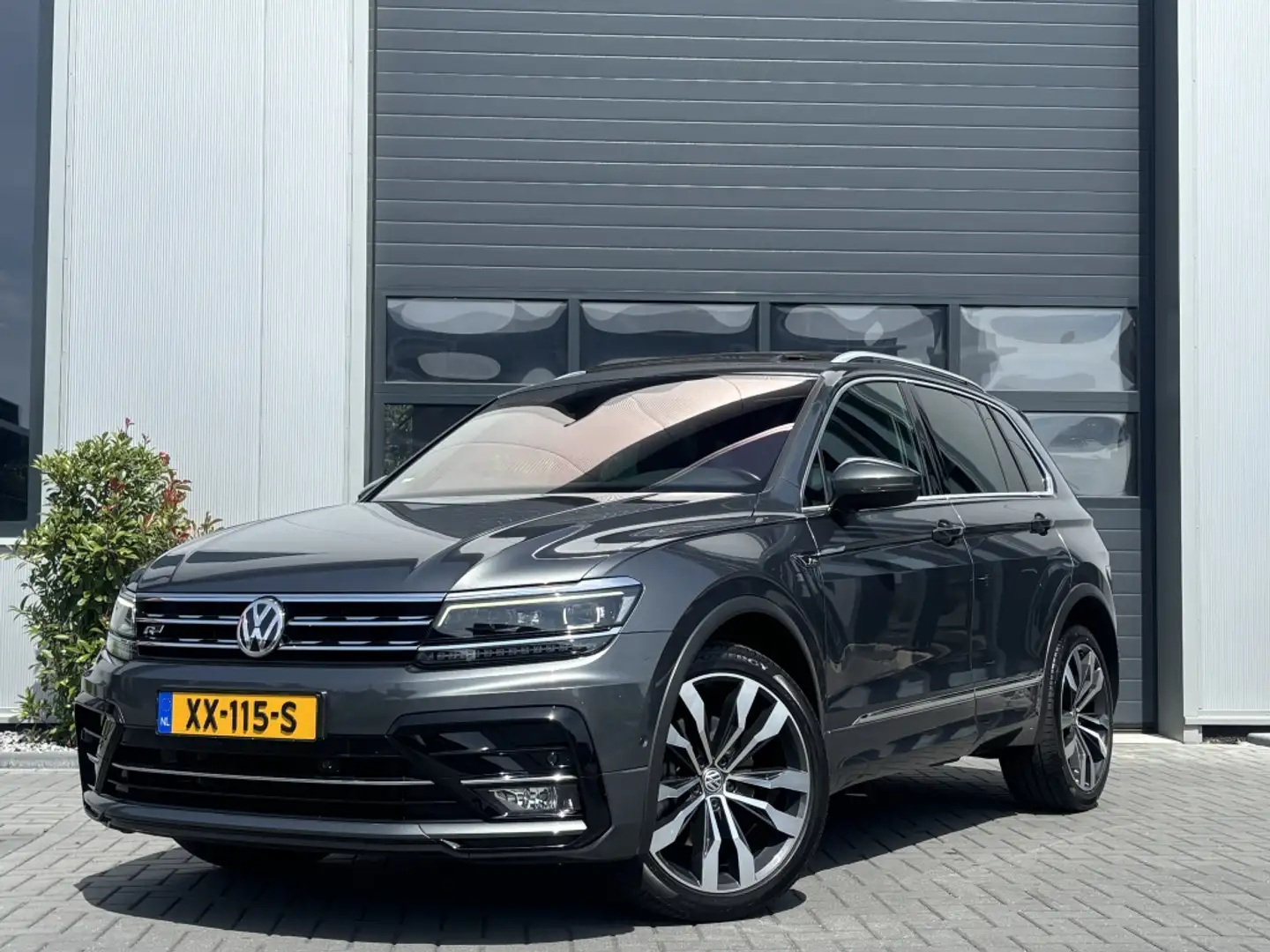 Volkswagen Tiguan 2.0 TSI 4M. Highline Panno/Trekhaak Grijs - 2