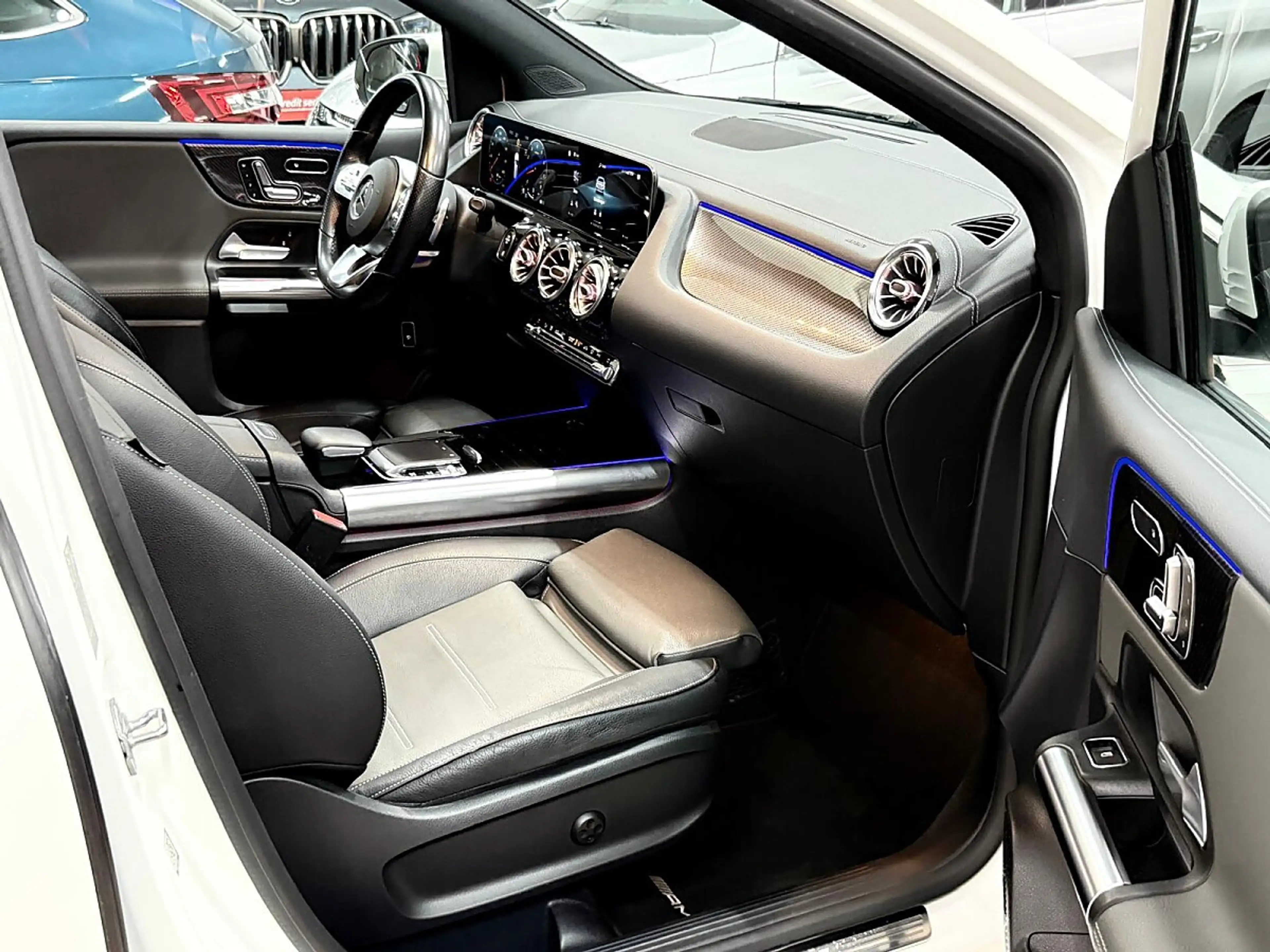 Mercedes-Benz B 220 AMG Line 4Matic — photo 14