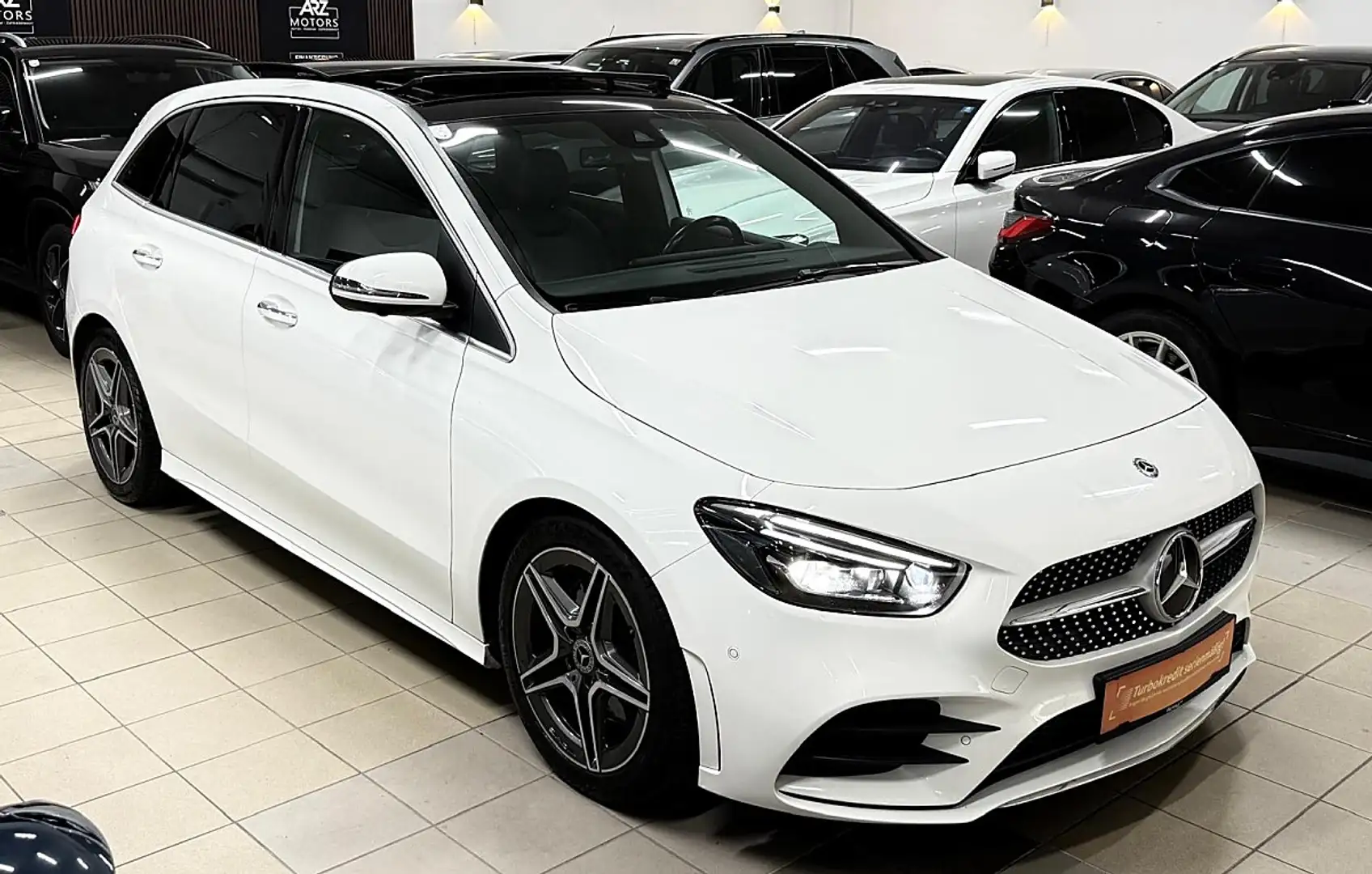 Mercedes-Benz B 220 AMG Line 4Matic Weiß - 2