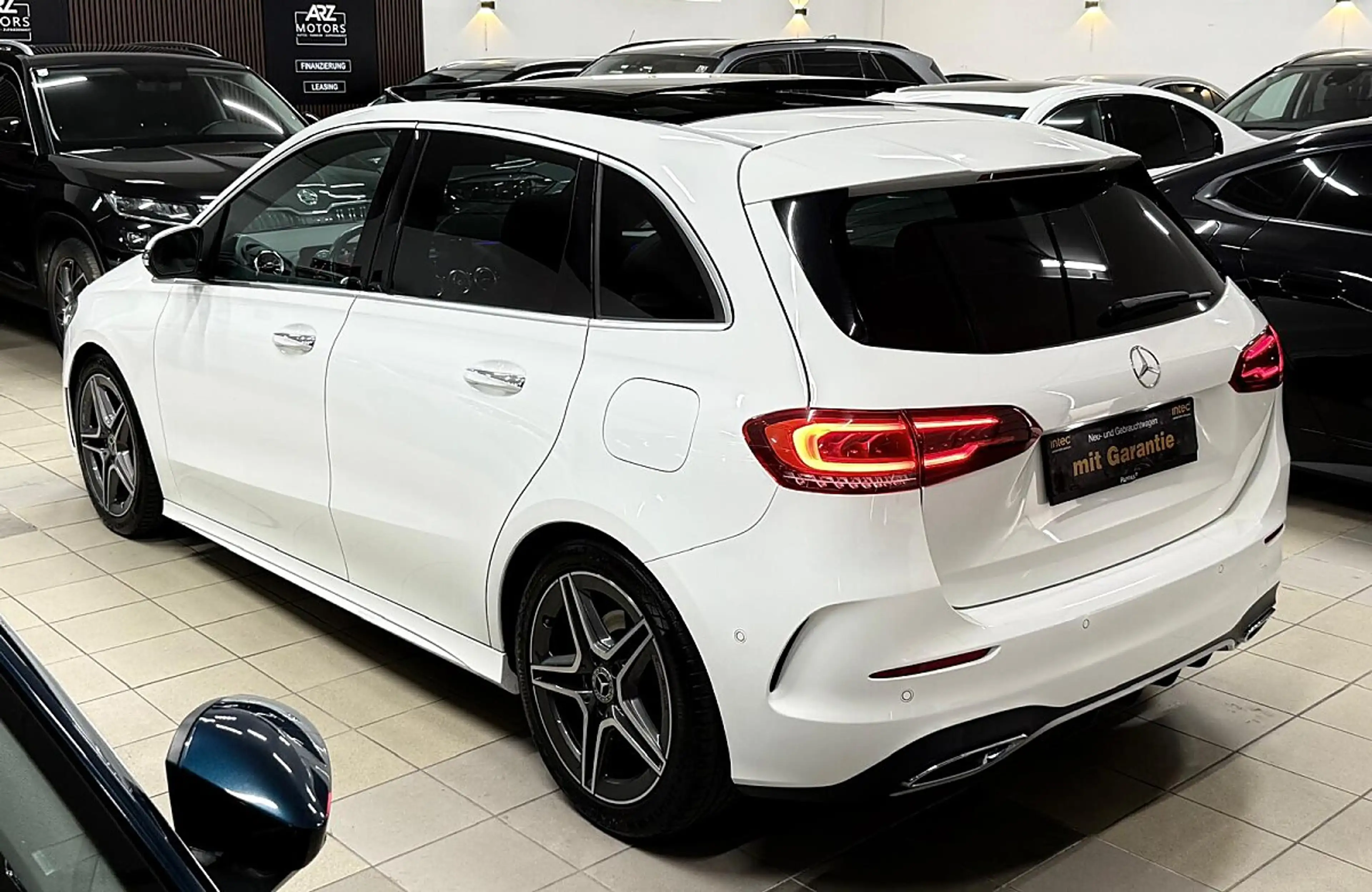 Mercedes-Benz B 220 AMG Line 4Matic — photo 4