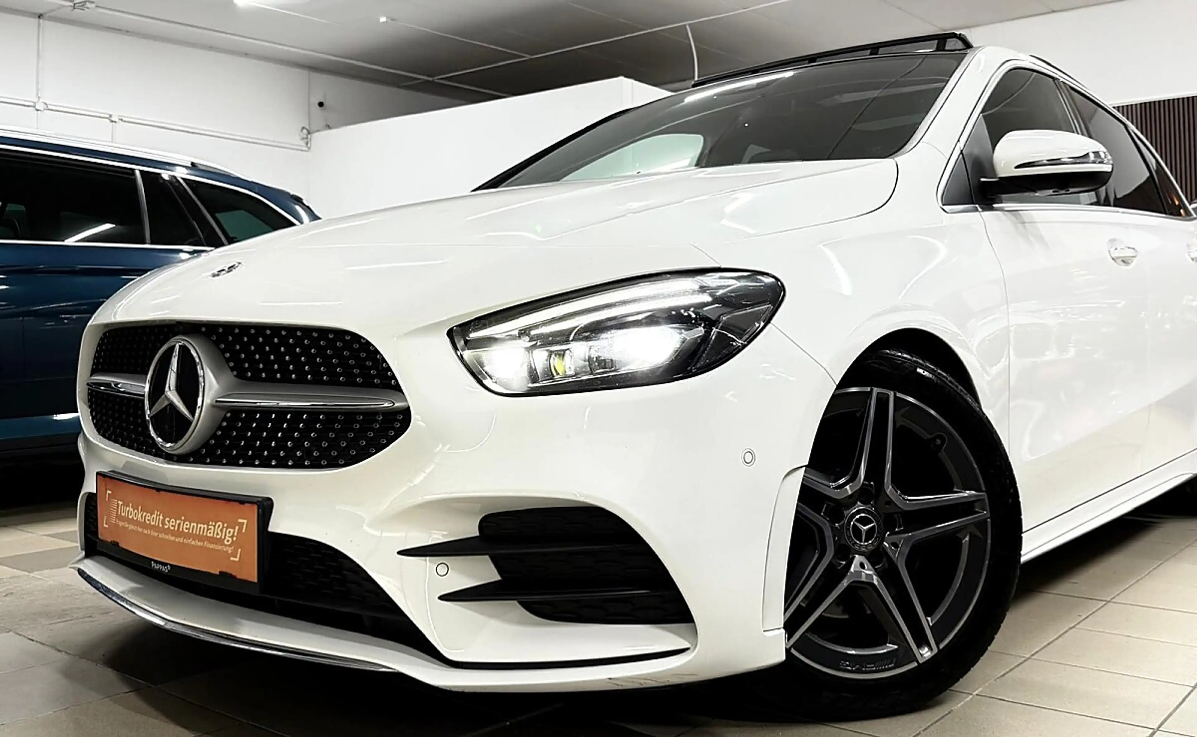 Mercedes-Benz B 220 AMG Line 4Matic — photo 9