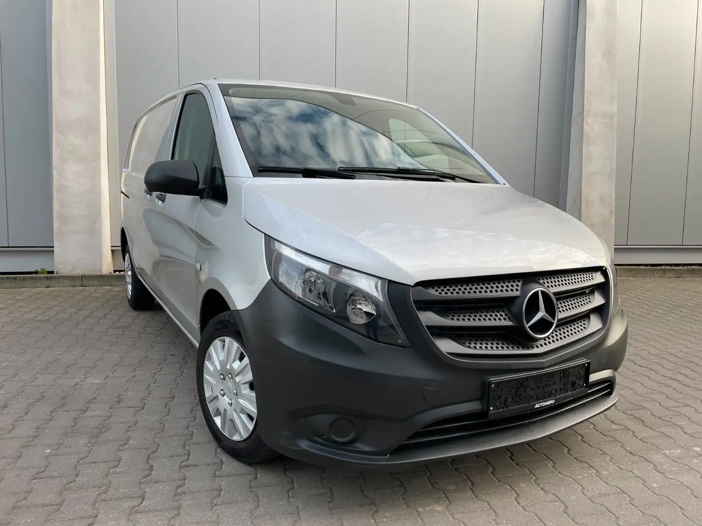 Mercedes-Benz Vito Kasten 111 CDI Navi Klima Kamera 1.Hand Argent - 1