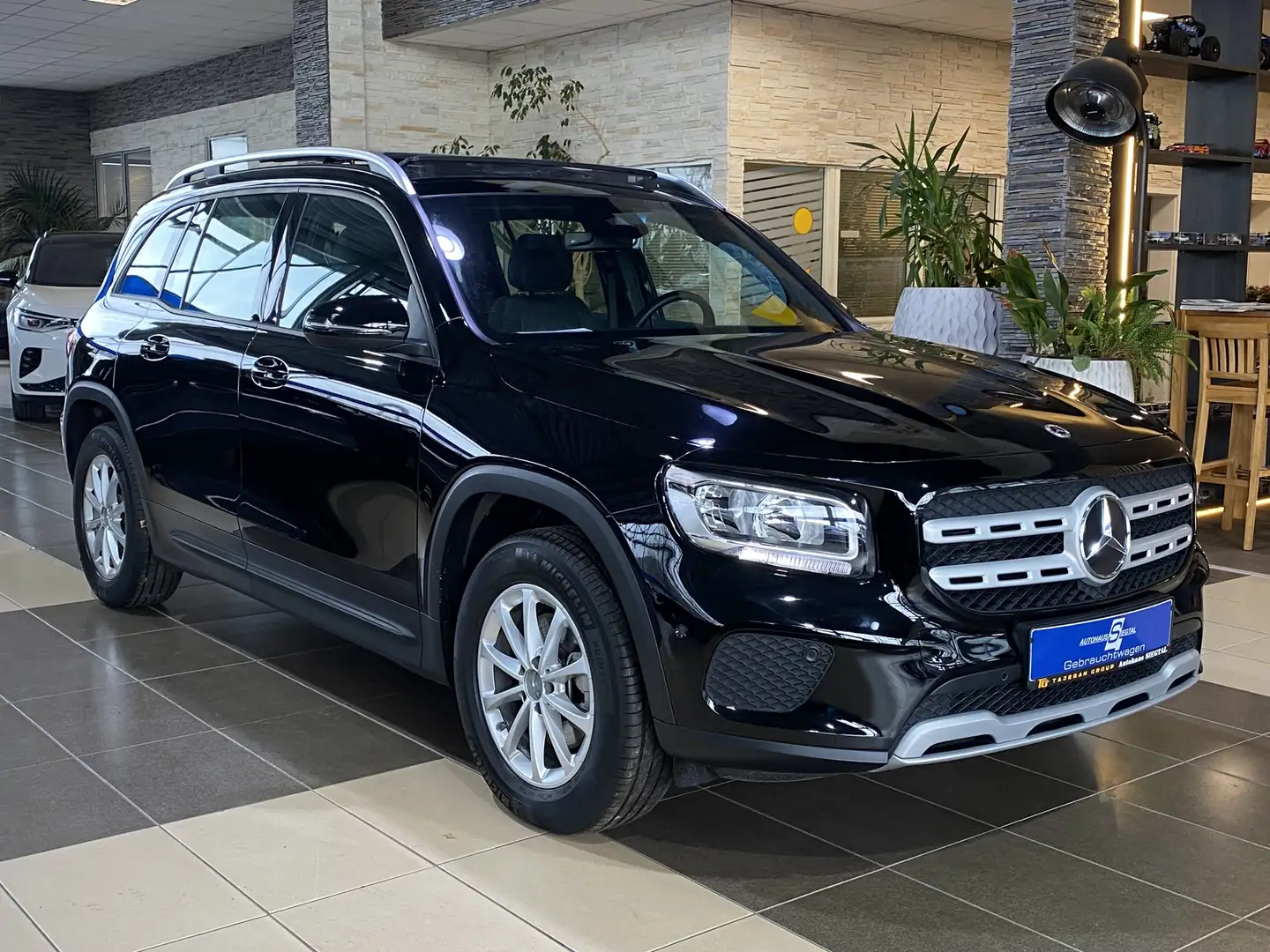 Mercedes-Benz GLB 180 Business Pano. Navi SHZ DAB MBUX Leder Schwarz - 1