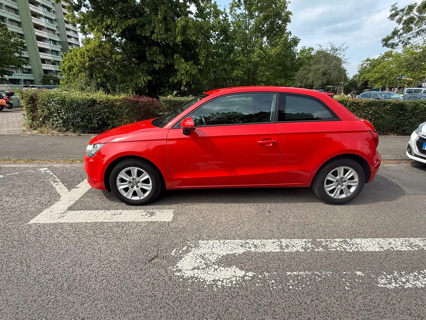 Audi A1 attraction TÜV 1.2027 Klima ,Inspektion Neu Rouge - 2