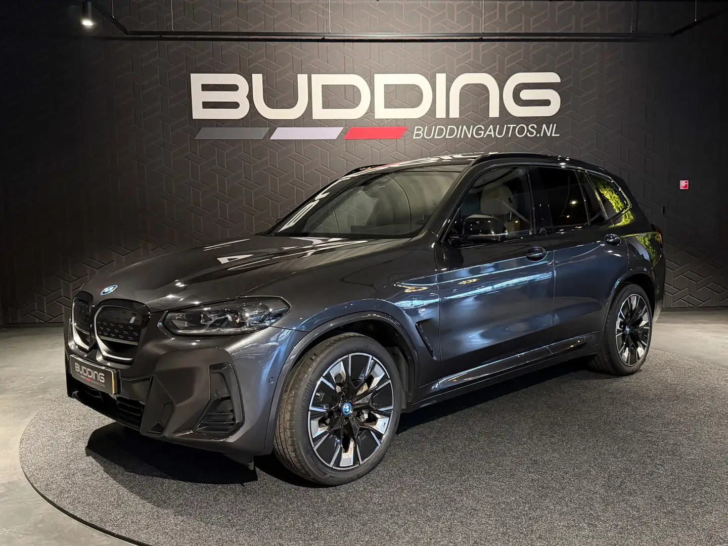 BMW iX3 High Exe 80 kWh | M-sport | Pano | Trekhaak Gris - 1