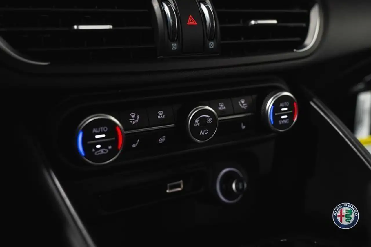 Alfa Romeo Giulia снимка Alfa Romeo Giulia