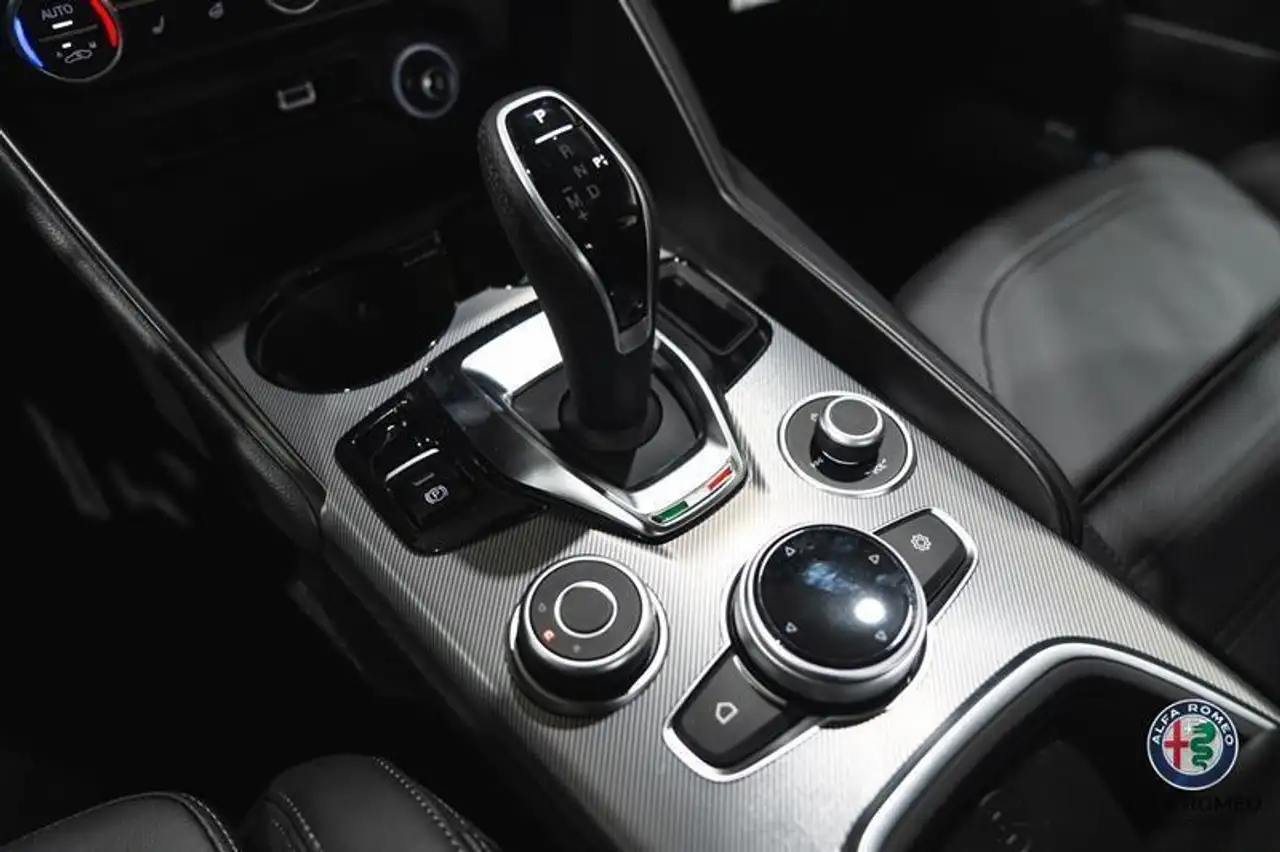 Alfa Romeo Giulia снимка Alfa Romeo Giulia