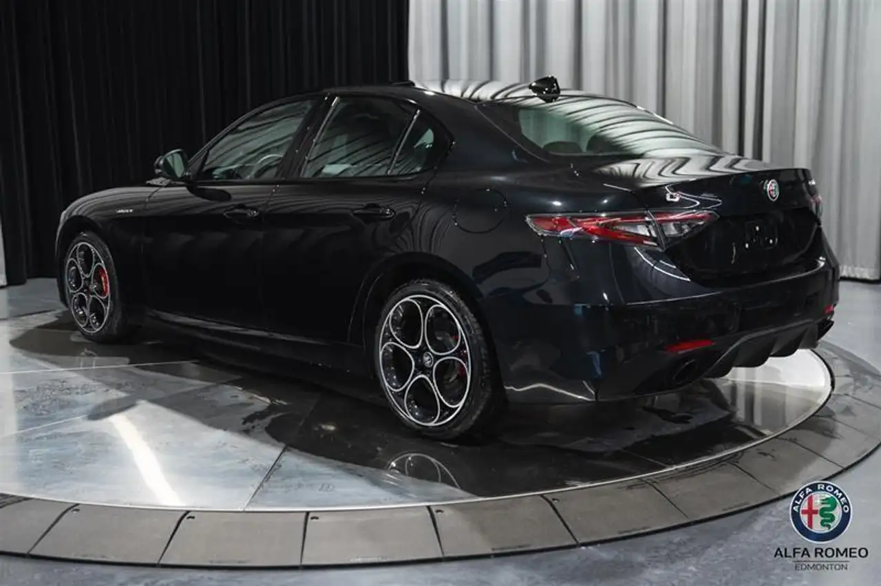 Alfa Romeo Giulia снимка Alfa Romeo Giulia