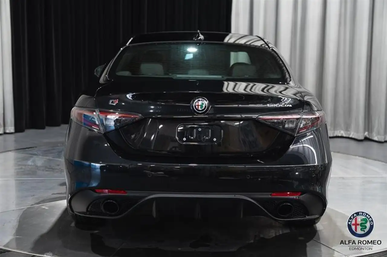 Alfa Romeo Giulia снимка Alfa Romeo Giulia