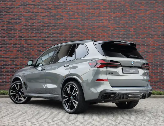 BMW X5 view 2