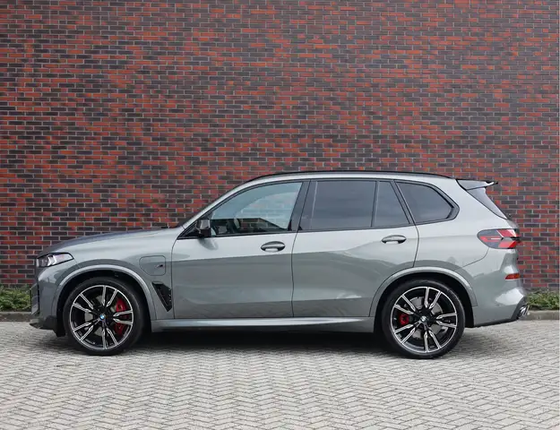 BMW X5 view 16
