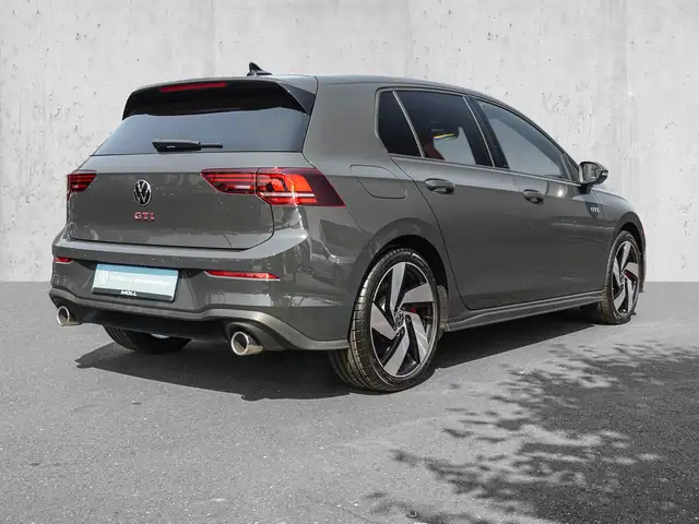 Volkswagen Golf view 4