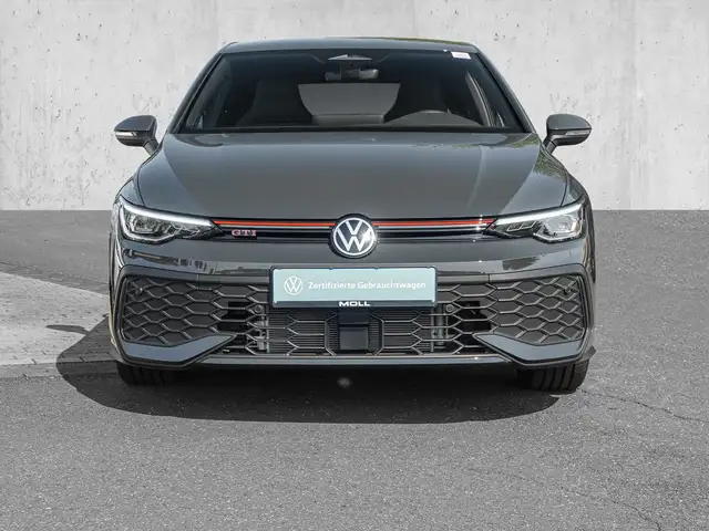 Volkswagen Golf view 3