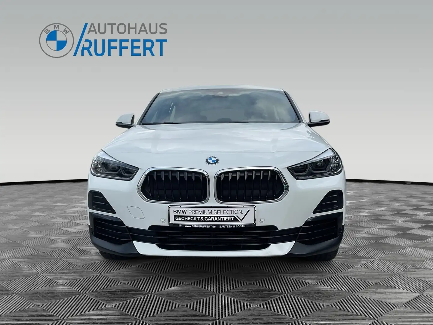 BMW X2 sDrive18i DAB LED RFK Navi Tempomat AHK Shz Blanc - 2