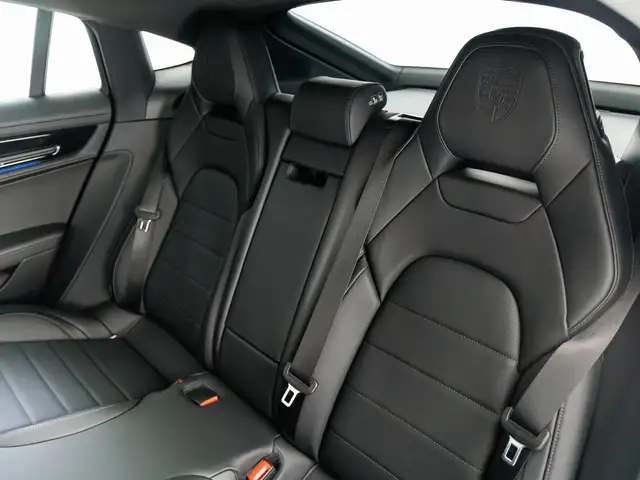 Porsche Panamera view 14