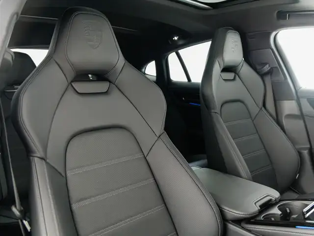 Porsche Panamera view 9