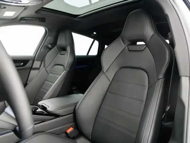 Porsche Panamera view 13
