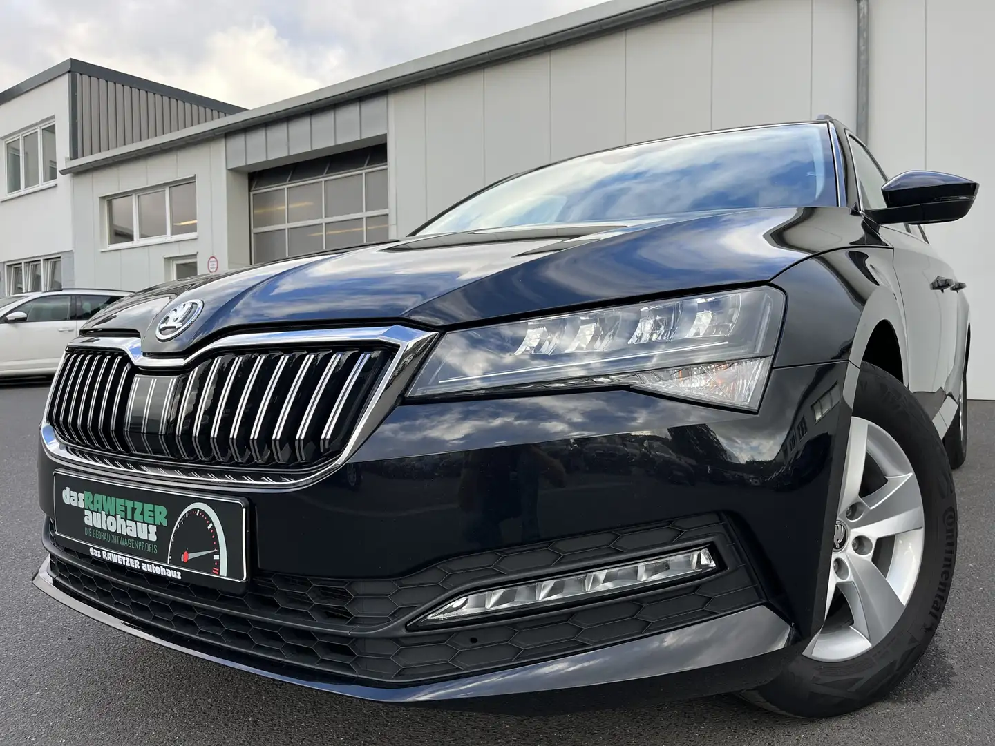 Skoda Superb Combi 2.0 TDI Ambition 159€ m. 20% Anzahlung AHK Schwarz - 1