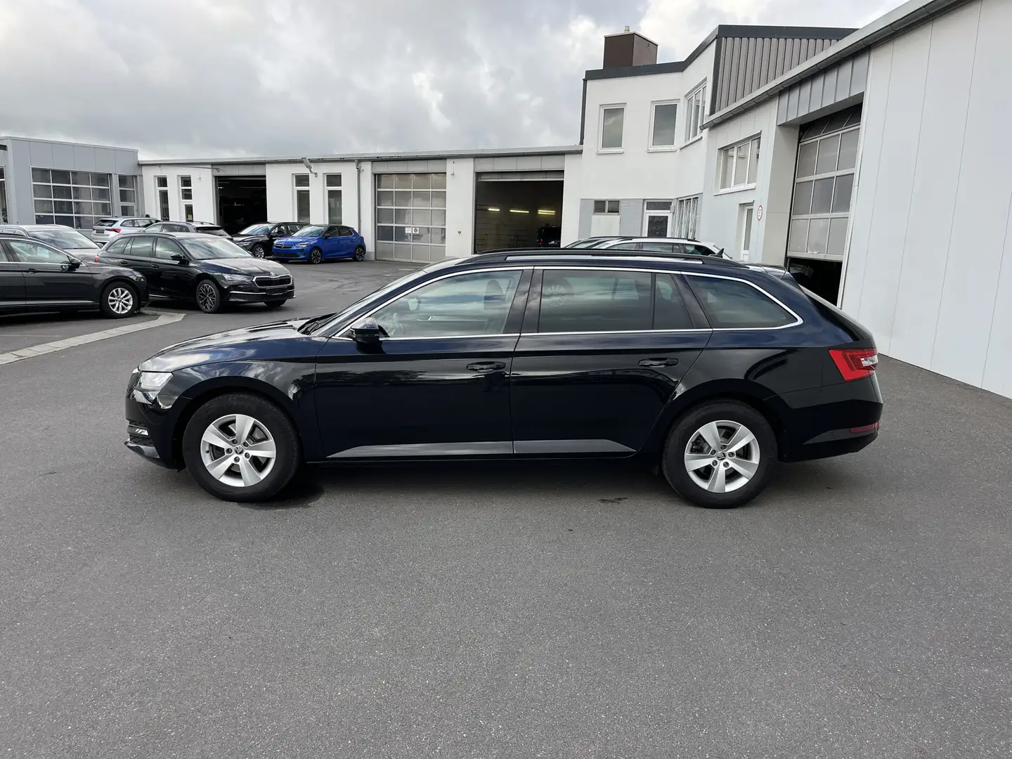 Skoda Superb Combi 2.0 TDI Ambition 159€ m. 20% Anzahlung AHK Schwarz - 2