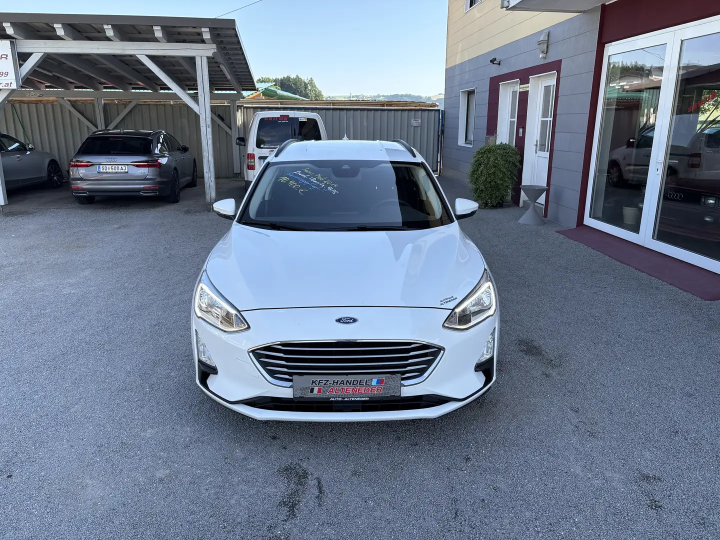 Ford Focus Traveller 1,5 Trend *1.BESITZ*WINTER-PAKET*TEMP* Weiß - 2