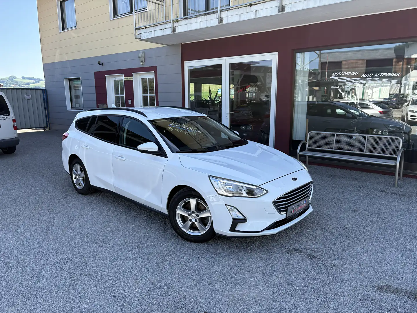Ford Focus Traveller 1,5 Trend *1.BESITZ*WINTER-PAKET*TEMP* Weiß - 1