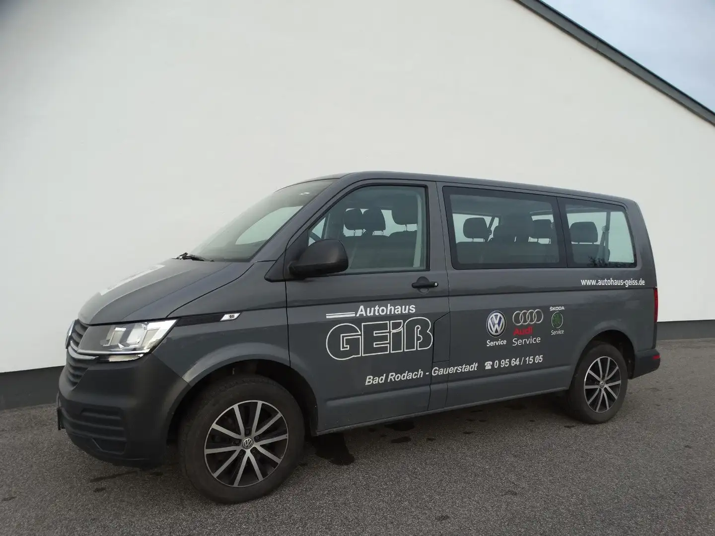 Volkswagen T6 Kombi AHK/9Si/2xKlima/GRA/PDC/Bluetooth/Gummi Grau - 1