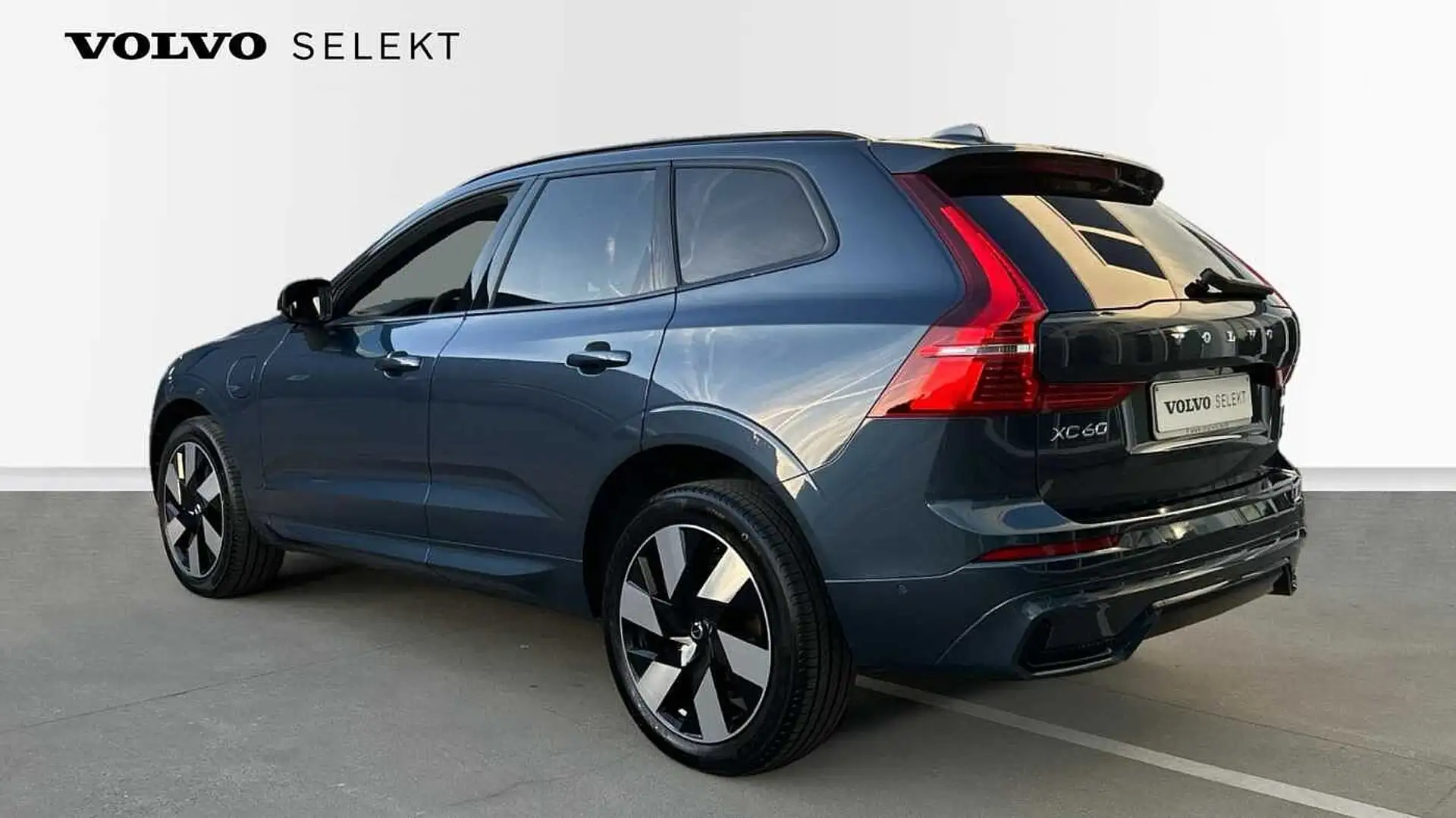 Volvo XC60 Plus, T6 AWD Plug-in Hybrid, Elektrisch/Benzine, D Bleu - 2