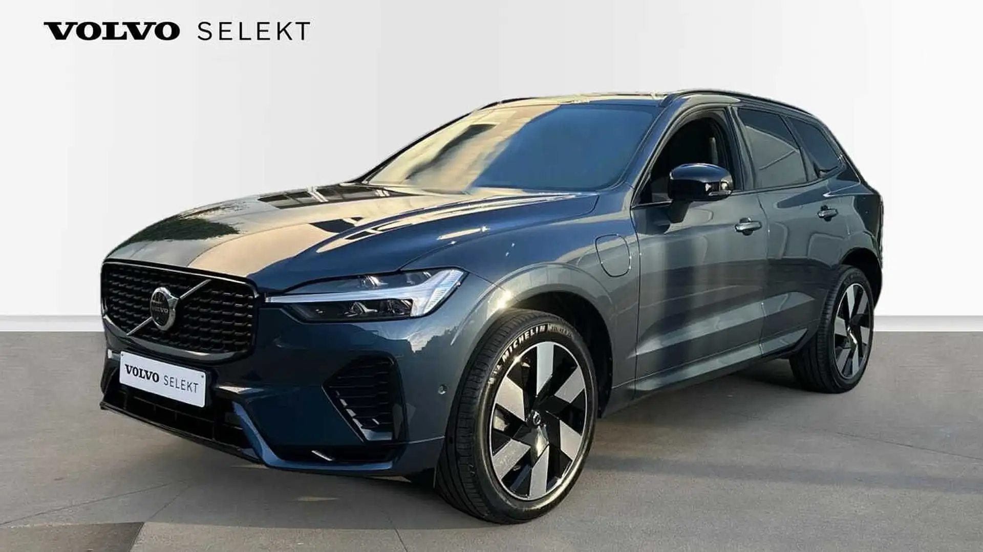 Volvo XC60 Plus, T6 AWD Plug-in Hybrid, Elektrisch/Benzine, D Bleu - 1