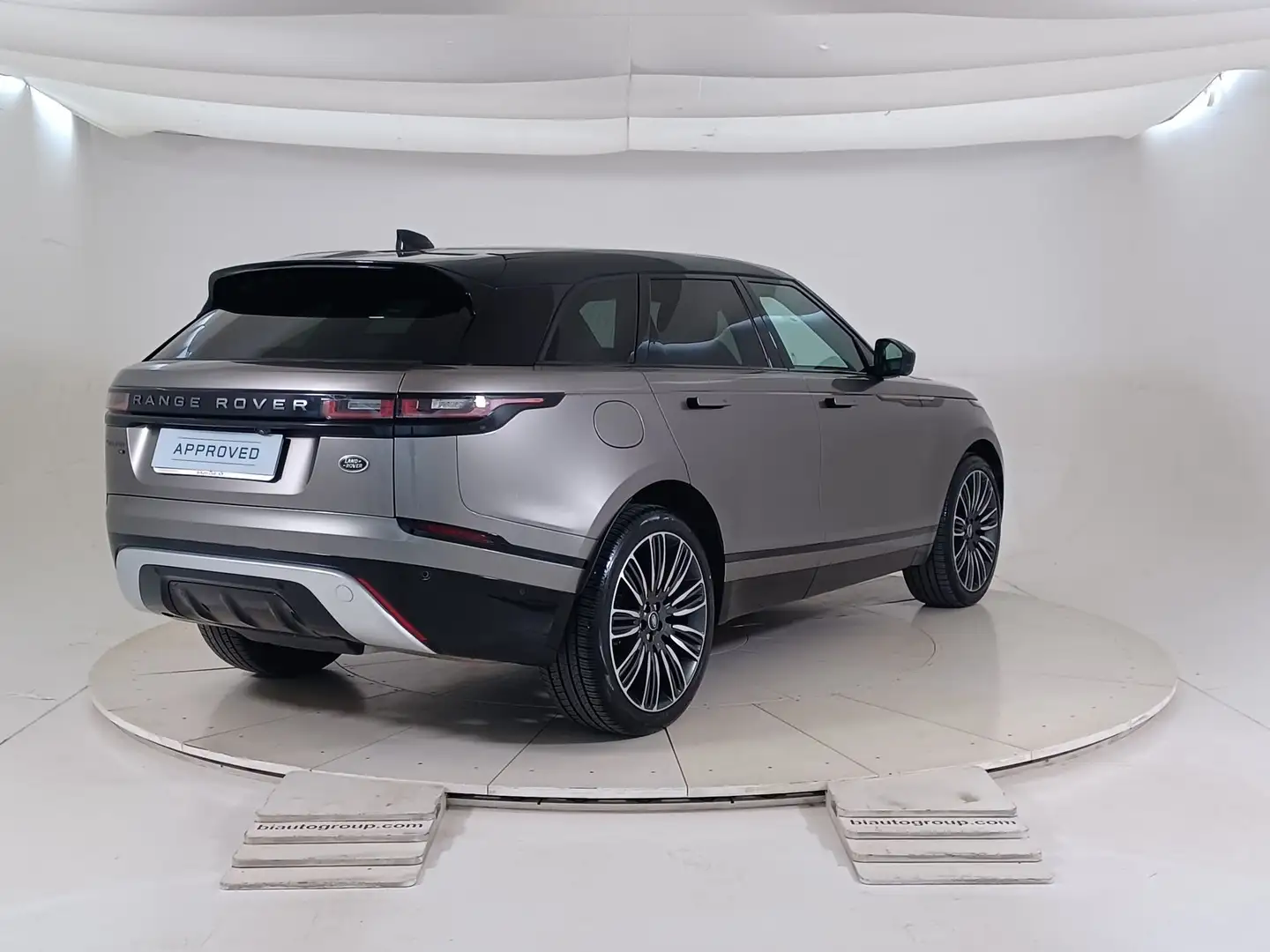 Land Rover Range Rover Velar 2021 2.0 si4 R-Dynamic SE 4wd 250cv a Grigio - 2