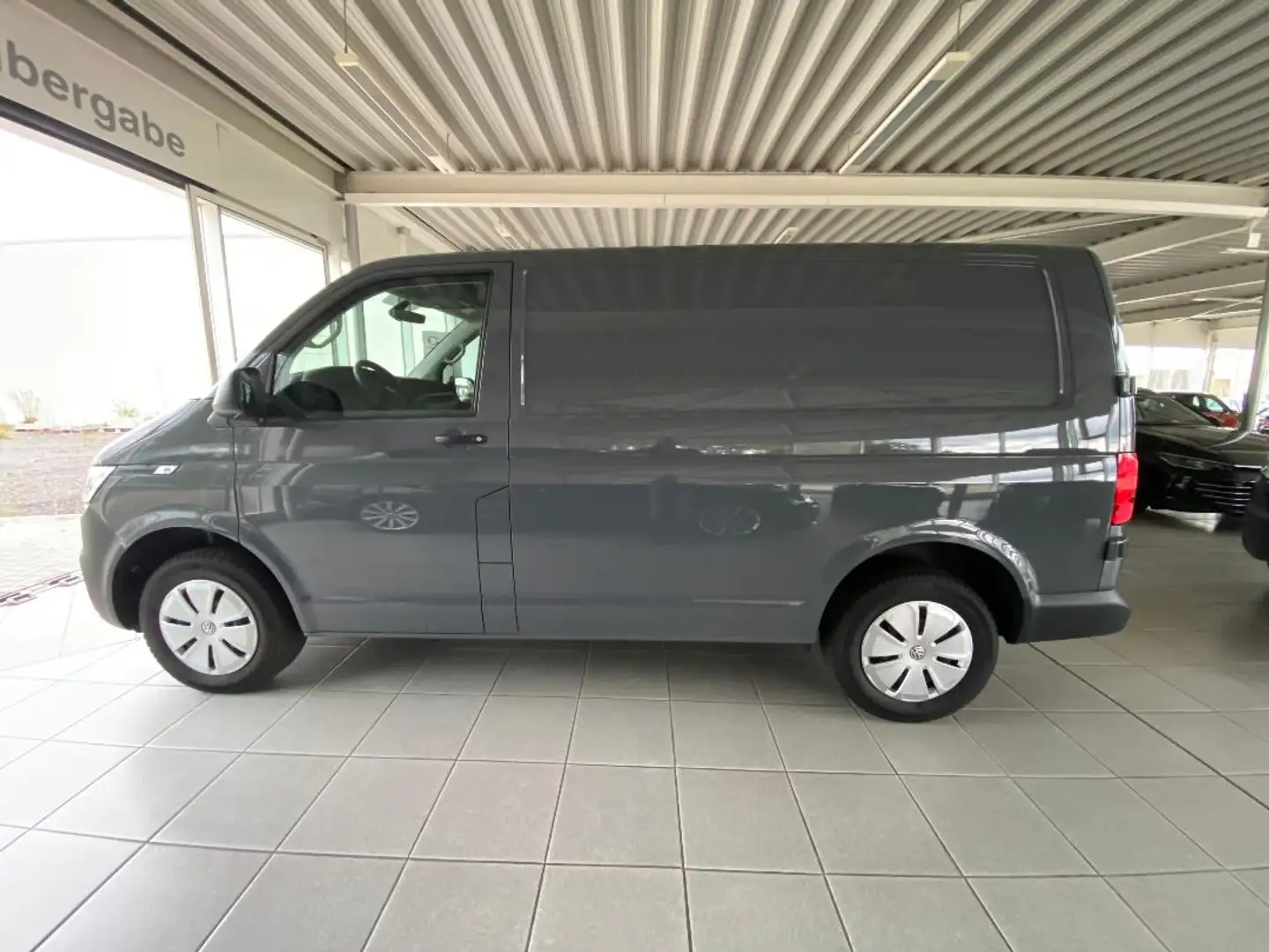 Volkswagen T6.1 Transporter Kasten kurzer Radstand TDI Navi-A Grau - 2